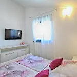 Family Friendly House With A Swimming Pool Galizana, Fazana - 20593 Сasa de vacaciones