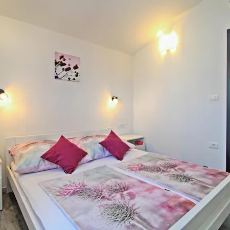Family Friendly House With A Swimming Pool Galizana, Fazana - 20593